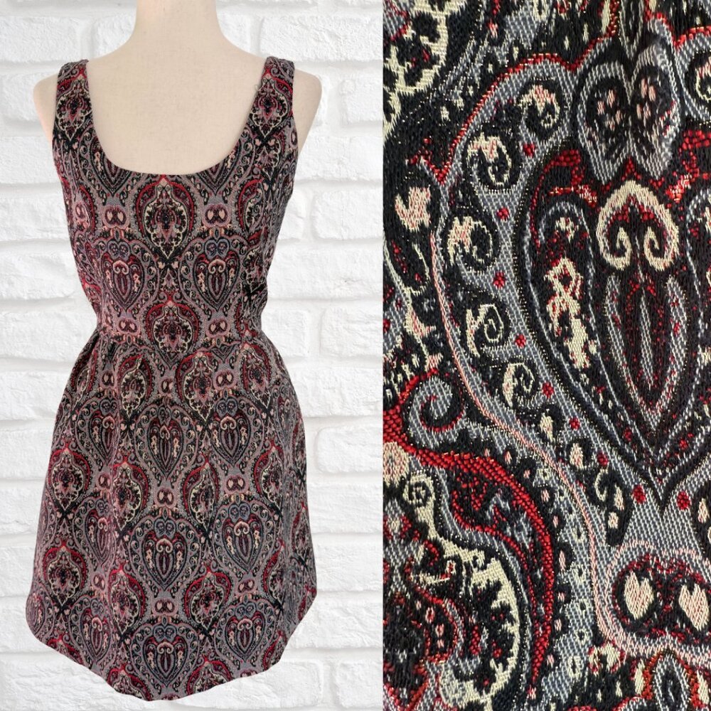 BB Dakota Jacquard Fit & Flare Dress Sleeveless Mini Size 8 Paisley Red Black